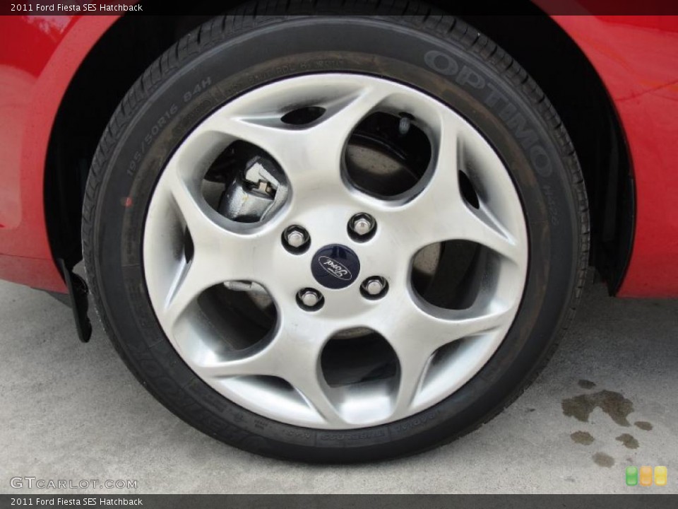 2011 Ford Fiesta SES Hatchback Wheel and Tire Photo #38750940