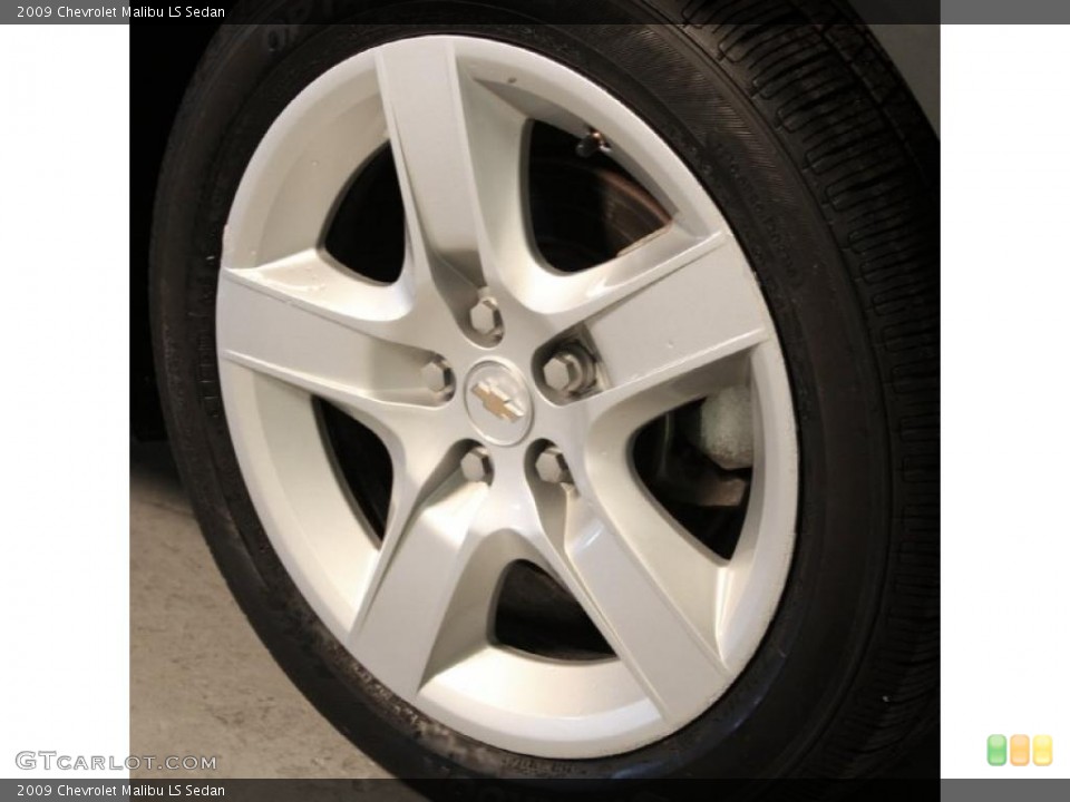 2009 Chevrolet Malibu LS Sedan Wheel and Tire Photo #38762096