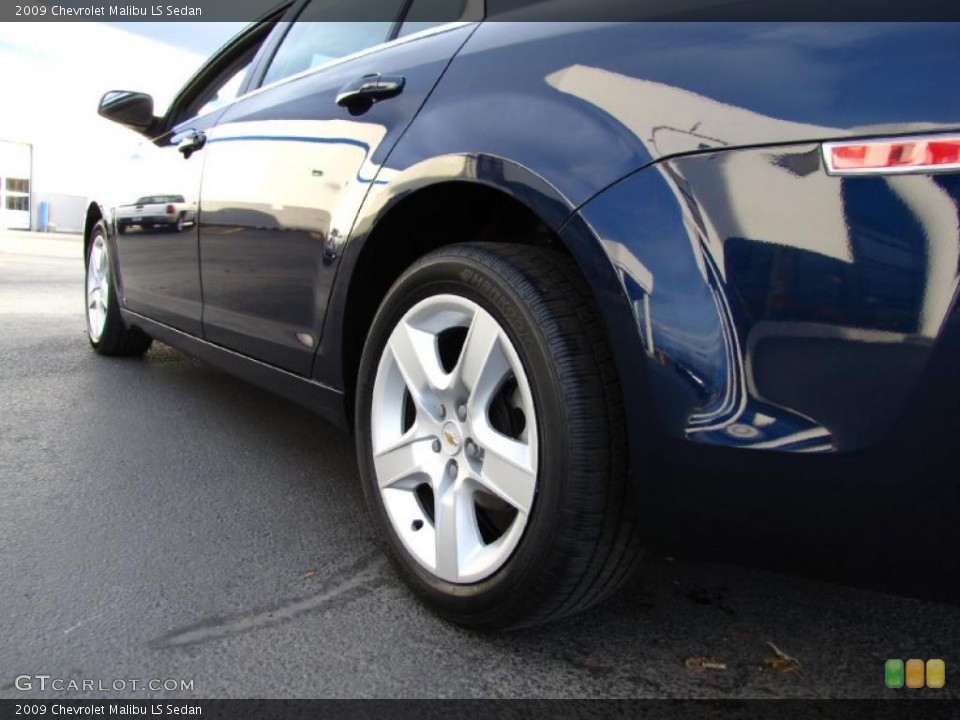 2009 Chevrolet Malibu LS Sedan Wheel and Tire Photo #38763932