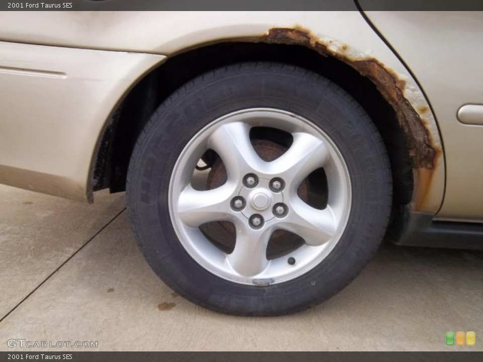 2001 Ford Taurus SES Wheel and Tire Photo #38769010