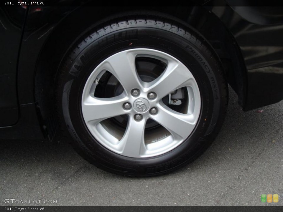 2011 Toyota Sienna V6 Wheel and Tire Photo #38789538