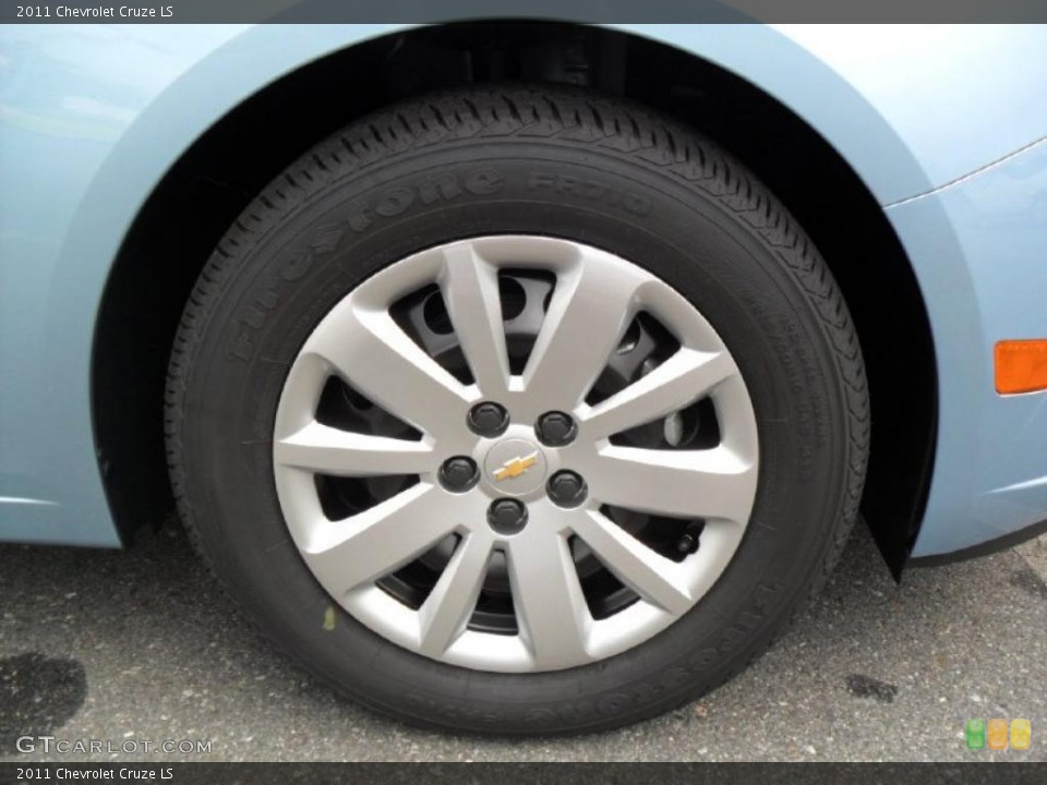 2011 Chevrolet Cruze LS Wheel and Tire Photo #38809624
