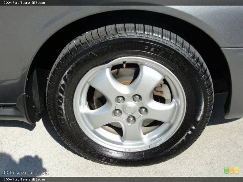 2004 Ford Taurus SE Sedan Wheel and Tire Photo #38881381