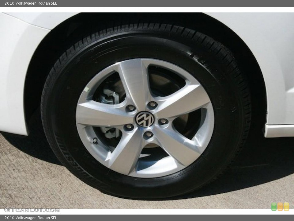 2010 Volkswagen Routan SEL Wheel and Tire Photo #38903070