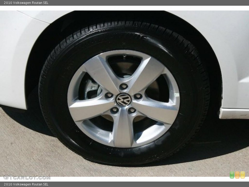 2010 Volkswagen Routan SEL Wheel and Tire Photo #38903410