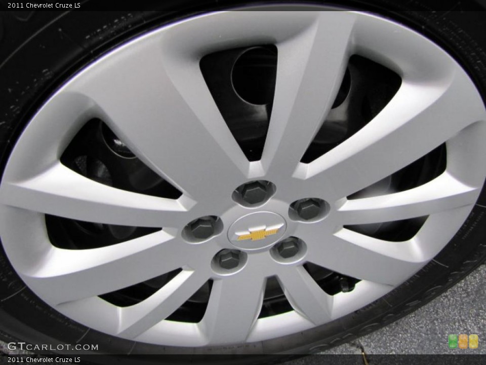 2011 Chevrolet Cruze LS Wheel and Tire Photo #38908334