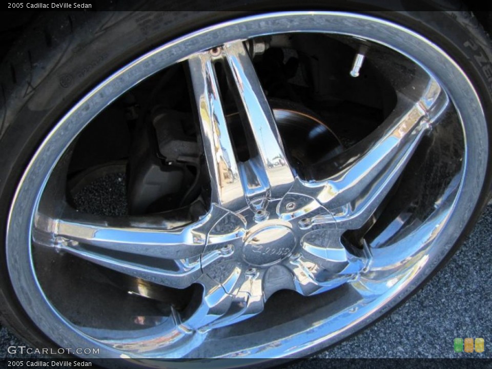2005 Cadillac DeVille Custom Wheel and Tire Photo #38941902