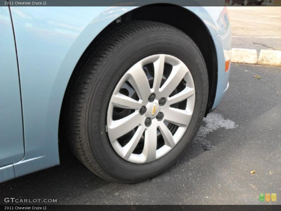 2011 Chevrolet Cruze LS Wheel and Tire Photo #38950530