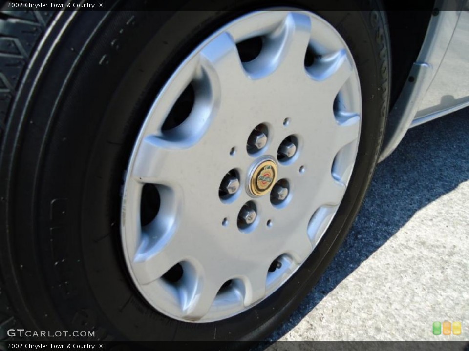 2002 Chrysler Town & Country LX Wheel and Tire Photo #38952790