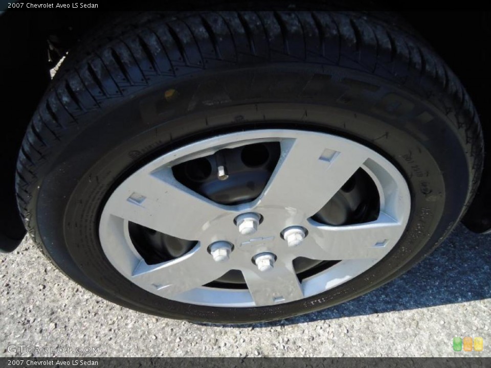 2007 Chevrolet Aveo LS Sedan Wheel and Tire Photo #38953906