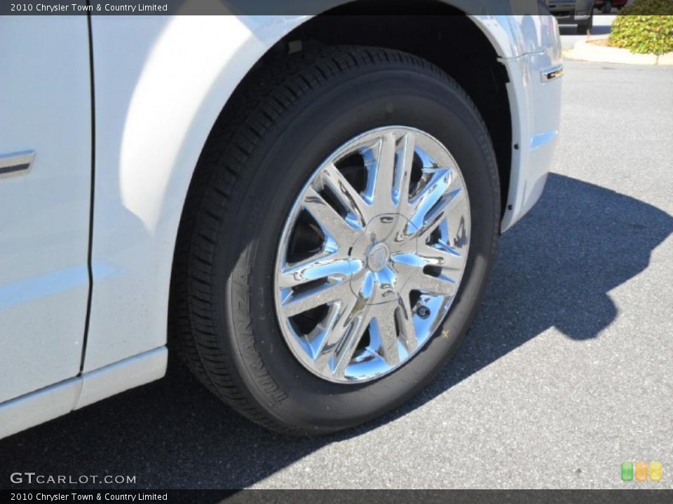 2010 Chrysler Town & Country Limited Wheel and Tire Photo #38971426