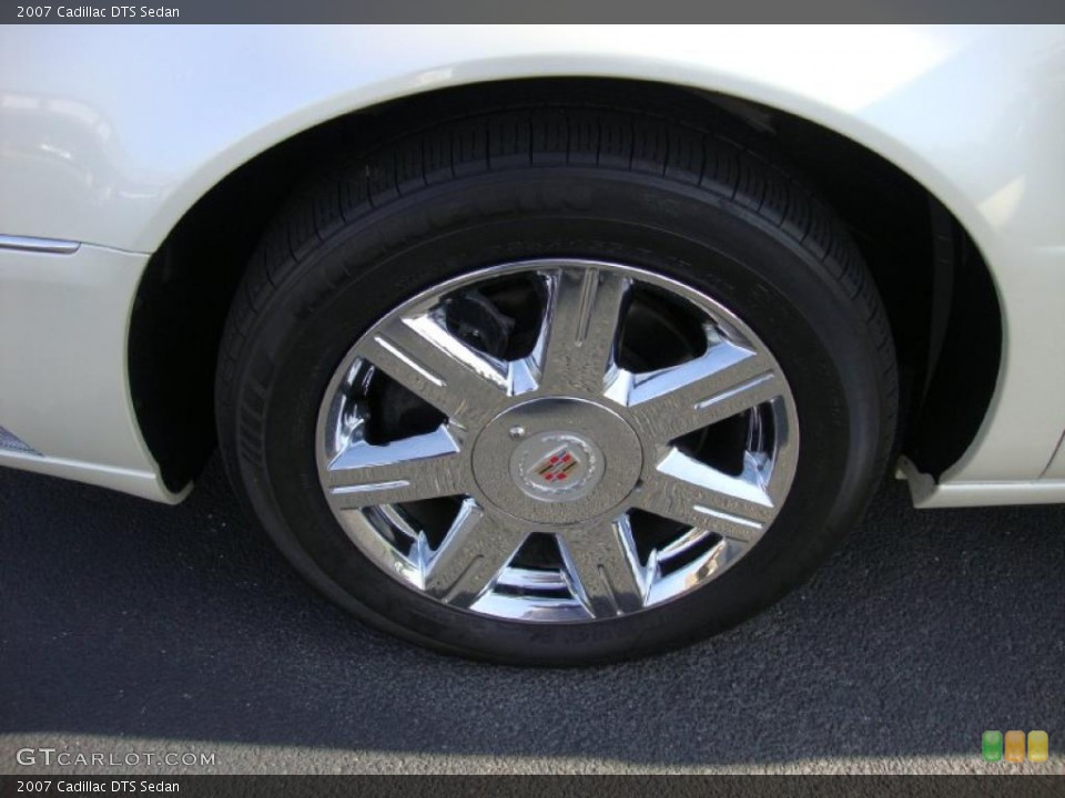 2007 Cadillac DTS Sedan Wheel and Tire Photo #39022315