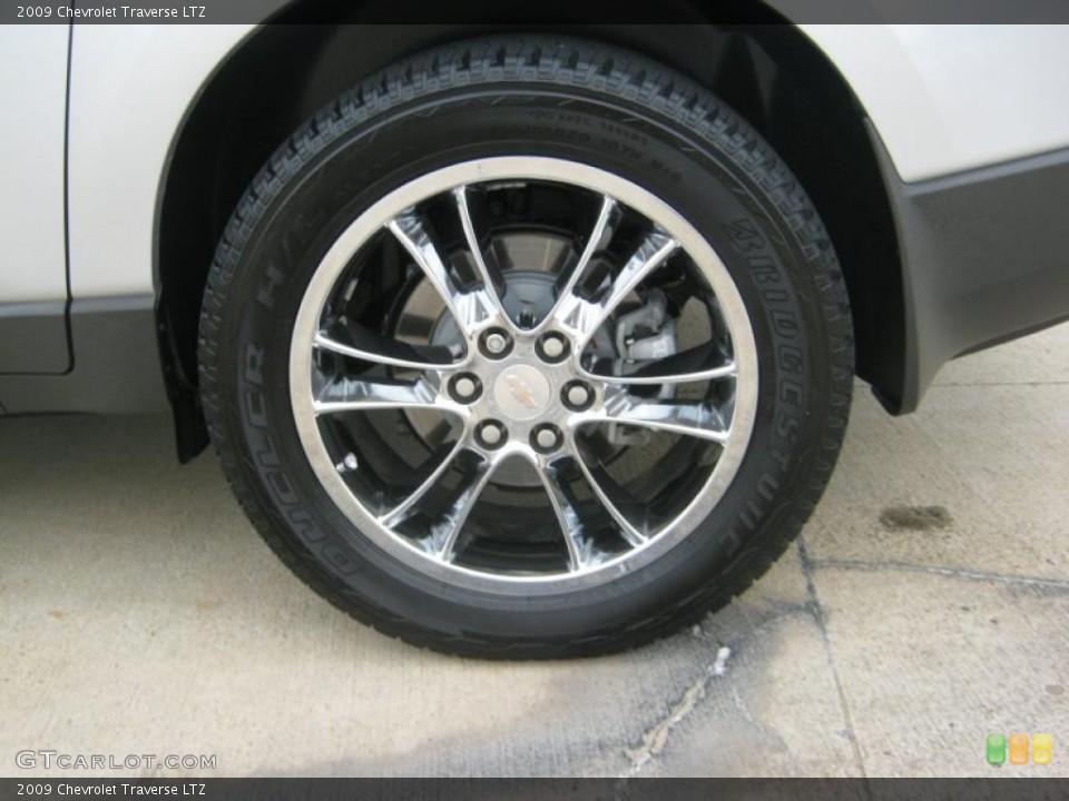 2009 Chevrolet Traverse Custom Wheel and Tire Photo #39067747