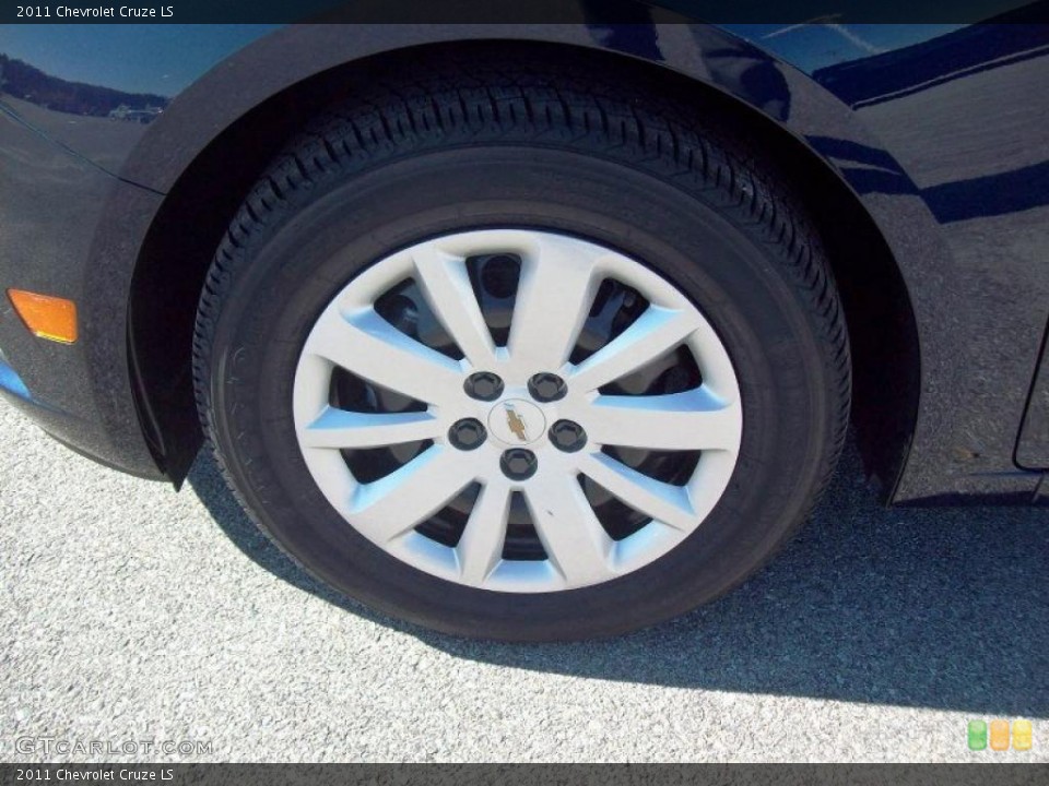 2011 Chevrolet Cruze LS Wheel and Tire Photo #39073091