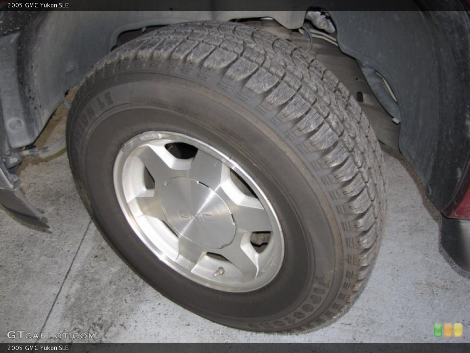 2005 GMC Yukon SLE Wheel and Tire Photo #39076667