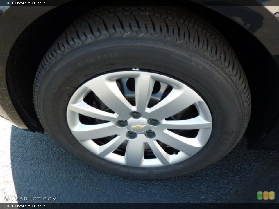 2011 Chevrolet Cruze LS Wheel and Tire Photo #39077247