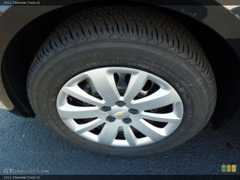 2011 Chevrolet Cruze LS Wheel and Tire Photo #39077855