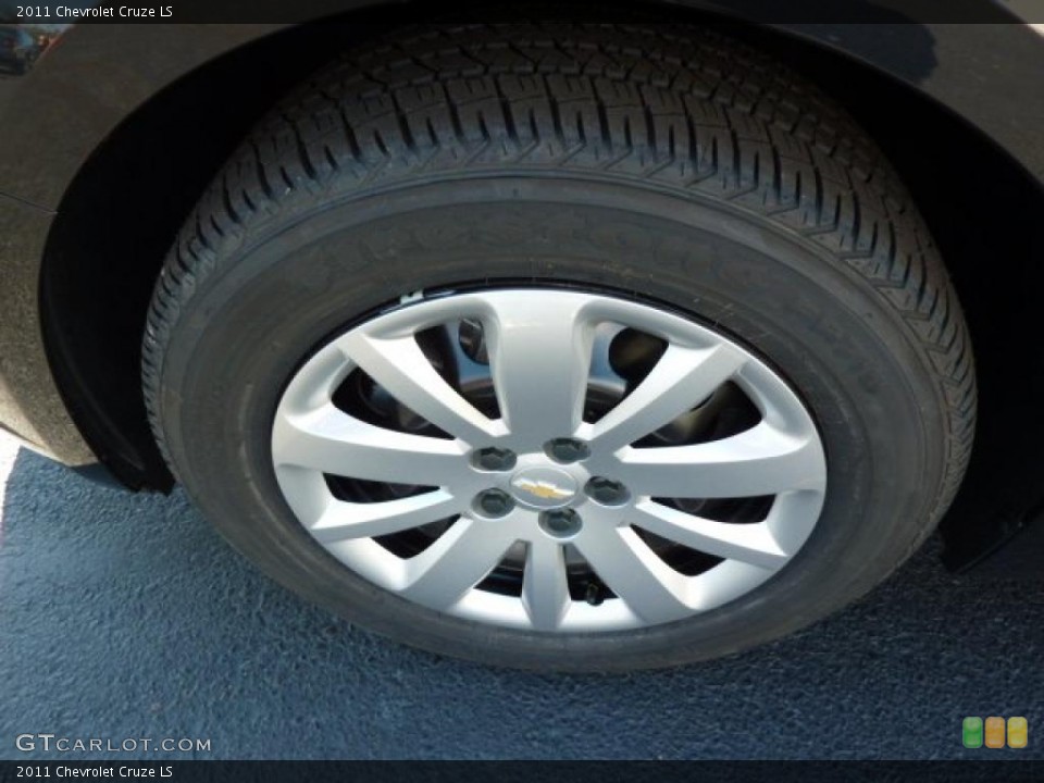 2011 Chevrolet Cruze LS Wheel and Tire Photo #39078143