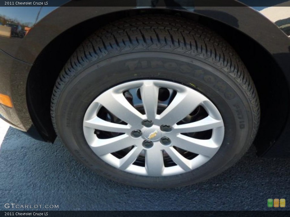 2011 Chevrolet Cruze LS Wheel and Tire Photo #39078431