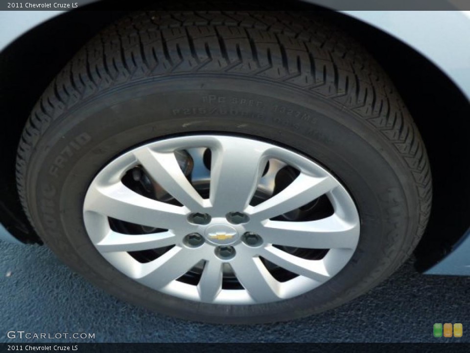 2011 Chevrolet Cruze LS Wheel and Tire Photo #39078699