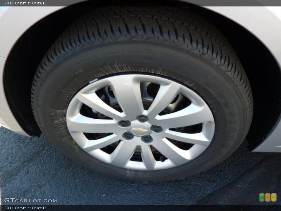 2011 Chevrolet Cruze LS Wheel and Tire Photo #39079327