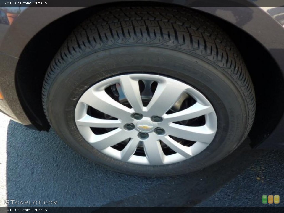 2011 Chevrolet Cruze LS Wheel and Tire Photo #39079623