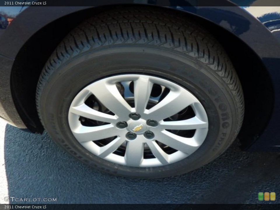 2011 Chevrolet Cruze LS Wheel and Tire Photo #39079917