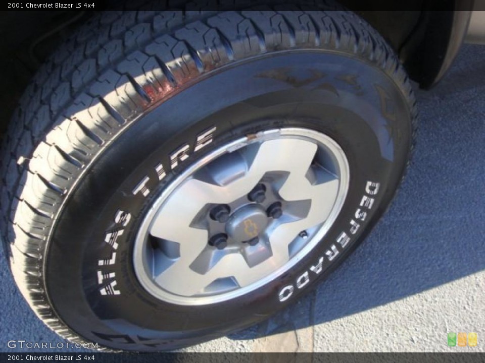 2001 Chevrolet Blazer LS 4x4 Wheel and Tire Photo #39086189