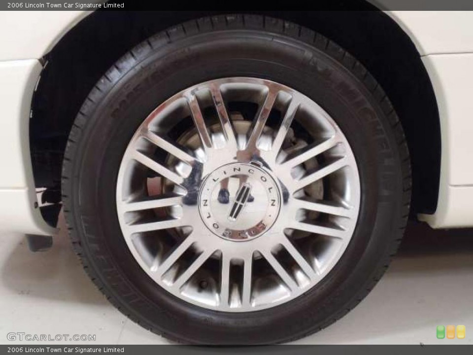 2006 Lincoln Town Car Signature Limited Wheel and Tire Photo #39125323