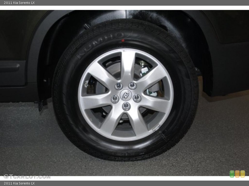 2011 Kia Sorento LX Wheel and Tire Photo #39126535