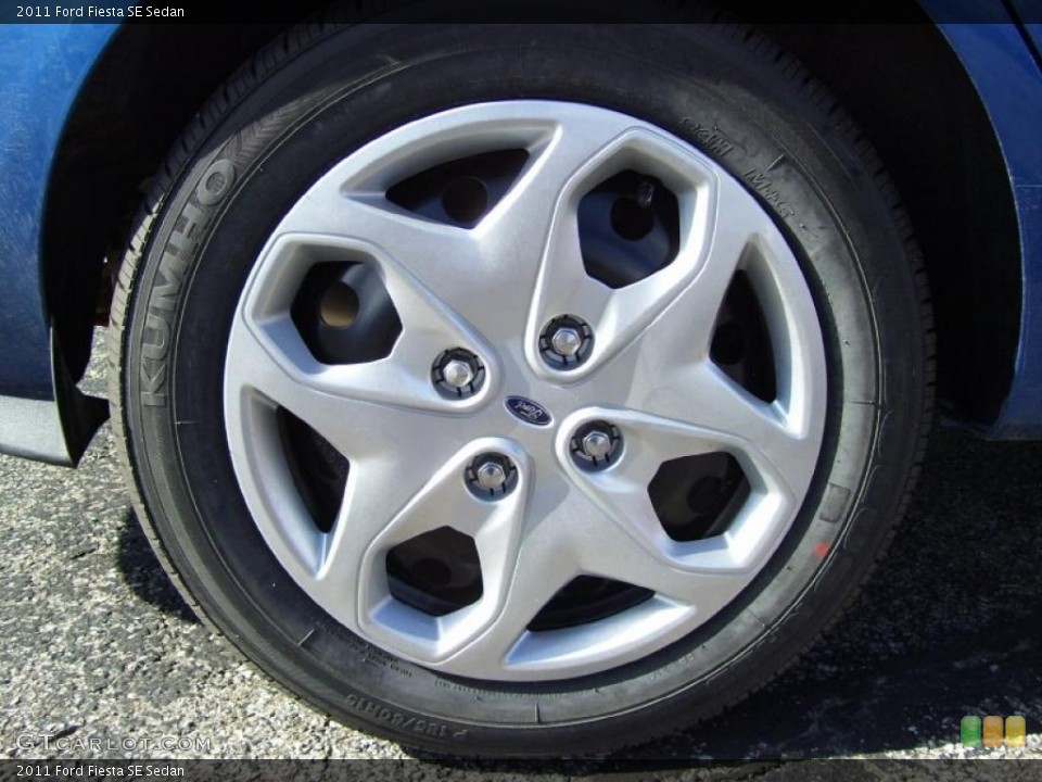 2011 Ford Fiesta SE Sedan Wheel and Tire Photo #39127715