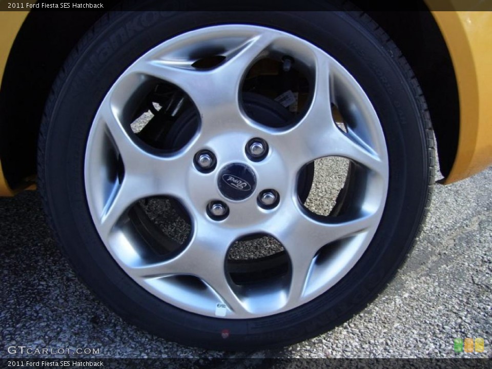 2011 Ford Fiesta SES Hatchback Wheel and Tire Photo #39128255