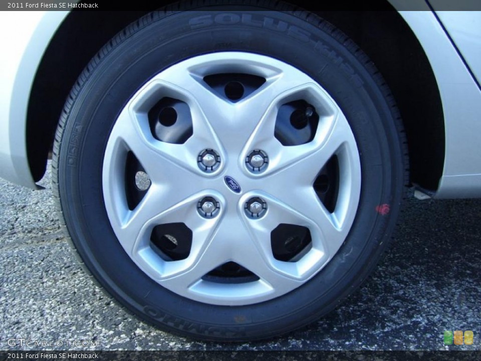 2011 Ford Fiesta SE Hatchback Wheel and Tire Photo #39128819