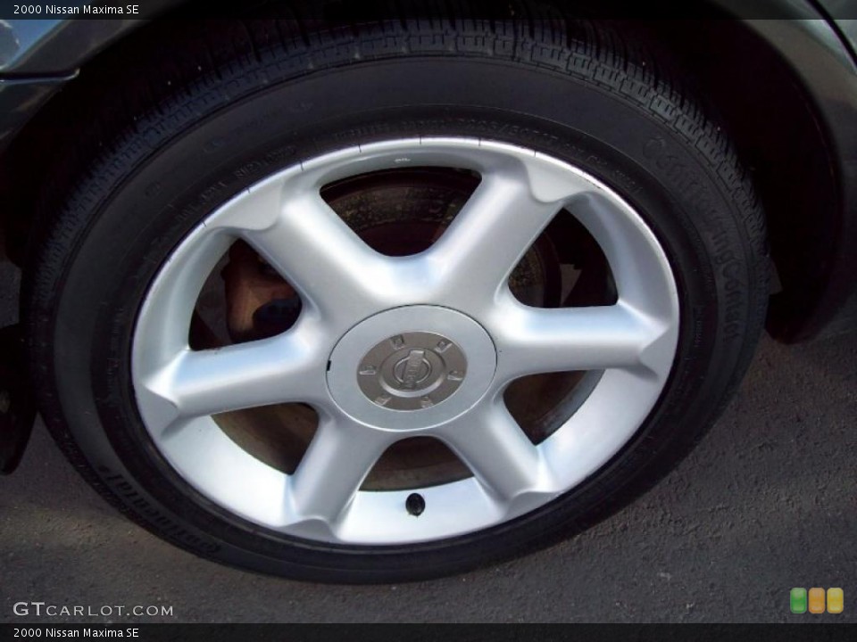 2000 Nissan Maxima SE Wheel and Tire Photo #39169258