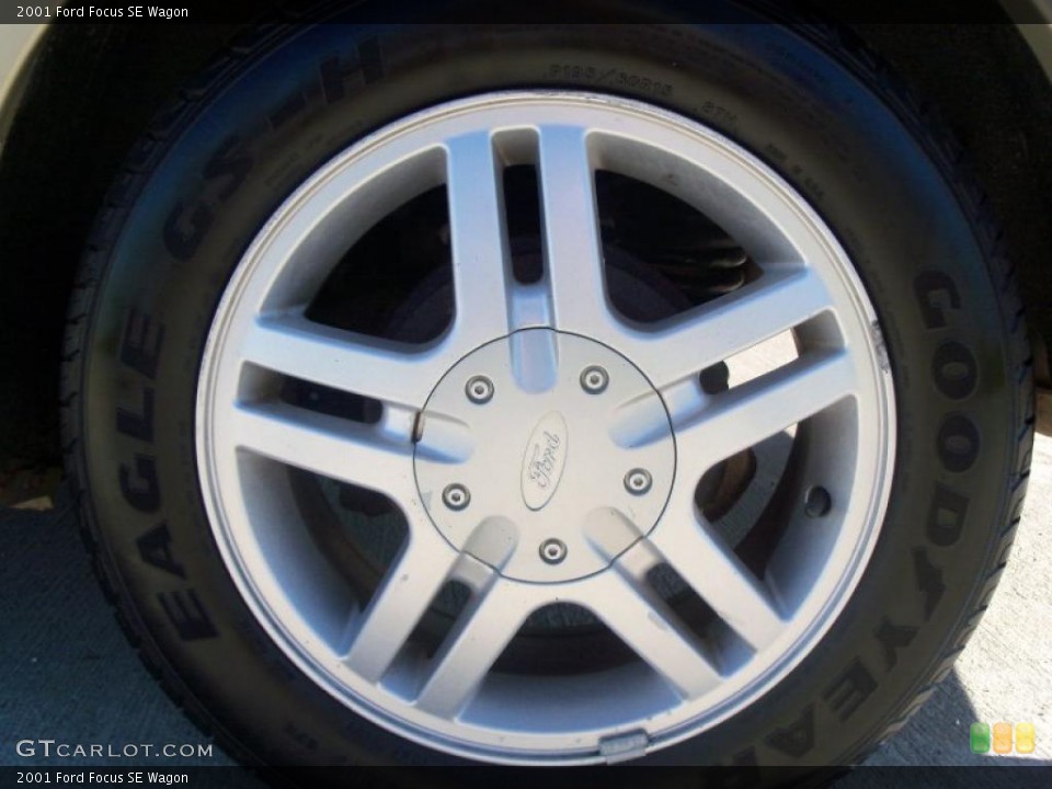 2001 Ford Focus SE Wagon Wheel and Tire Photo #39169386