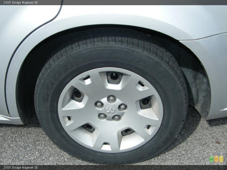 2005 Dodge Magnum SE Wheel and Tire Photo #39180315