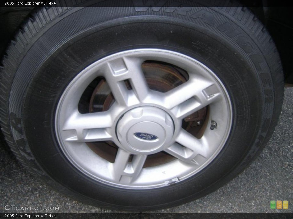 2005 Ford Explorer XLT 4x4 Wheel and Tire Photo #39221114