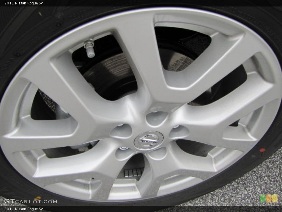 2011 Nissan Rogue SV Wheel and Tire Photo #39250924