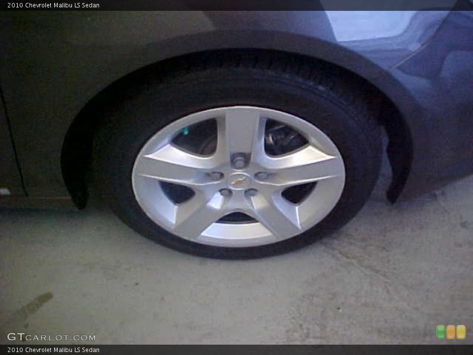 2010 Chevrolet Malibu LS Sedan Wheel and Tire Photo #39263919