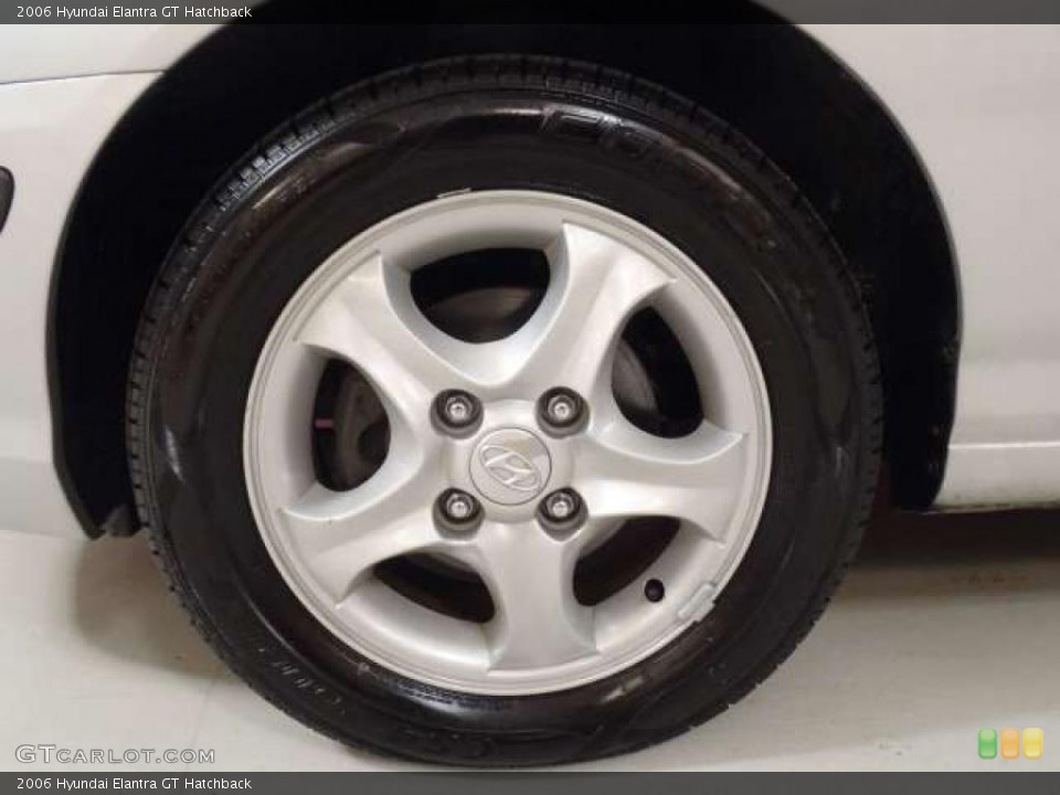 2006 Hyundai Elantra GT Hatchback Wheel and Tire Photo #39264575