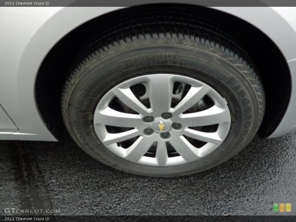 2011 Chevrolet Cruze LS Wheel and Tire Photo #39310097