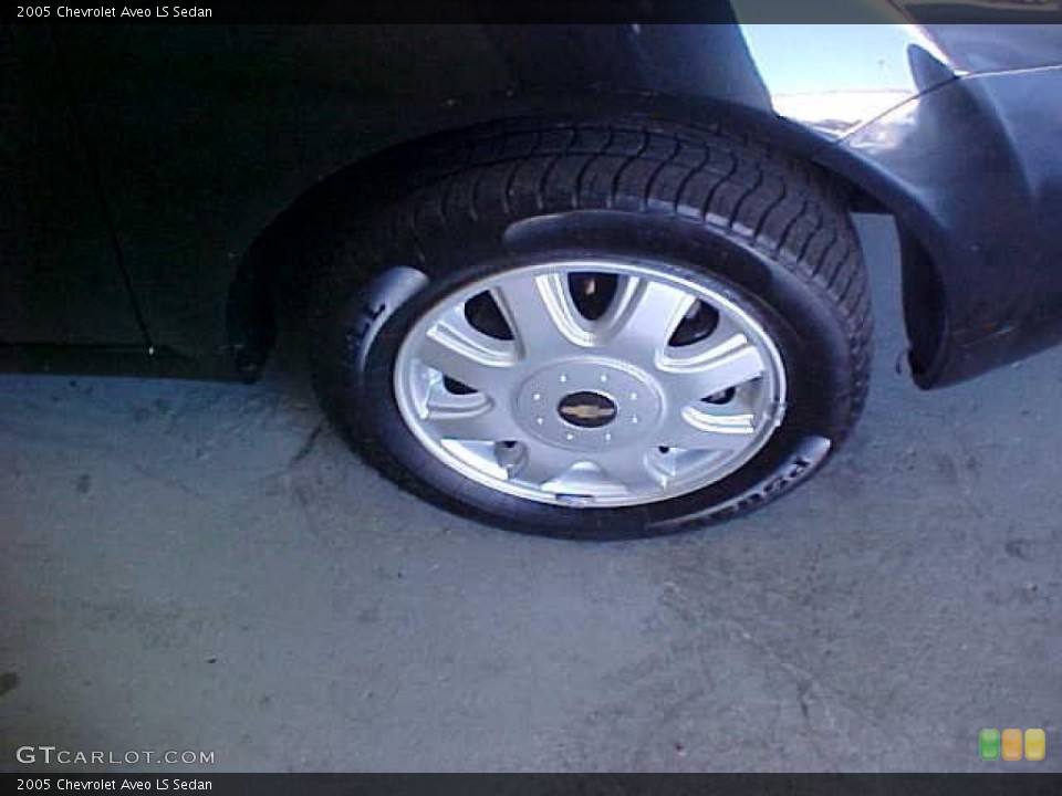 2005 Chevrolet Aveo LS Sedan Wheel and Tire Photo #39324777