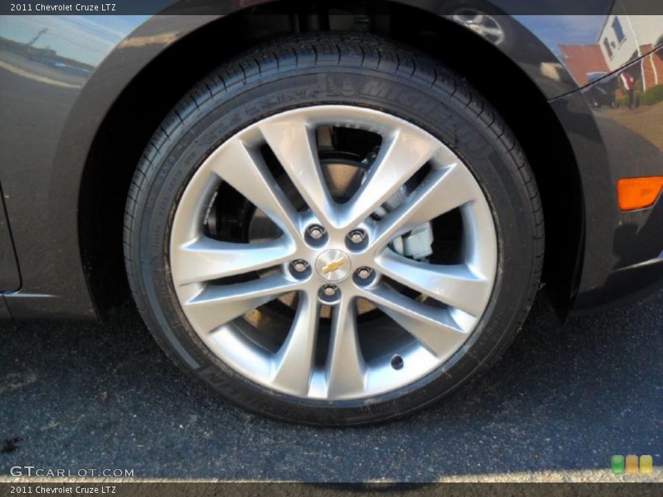 2011 Chevrolet Cruze LTZ Wheel and Tire Photo #39342172