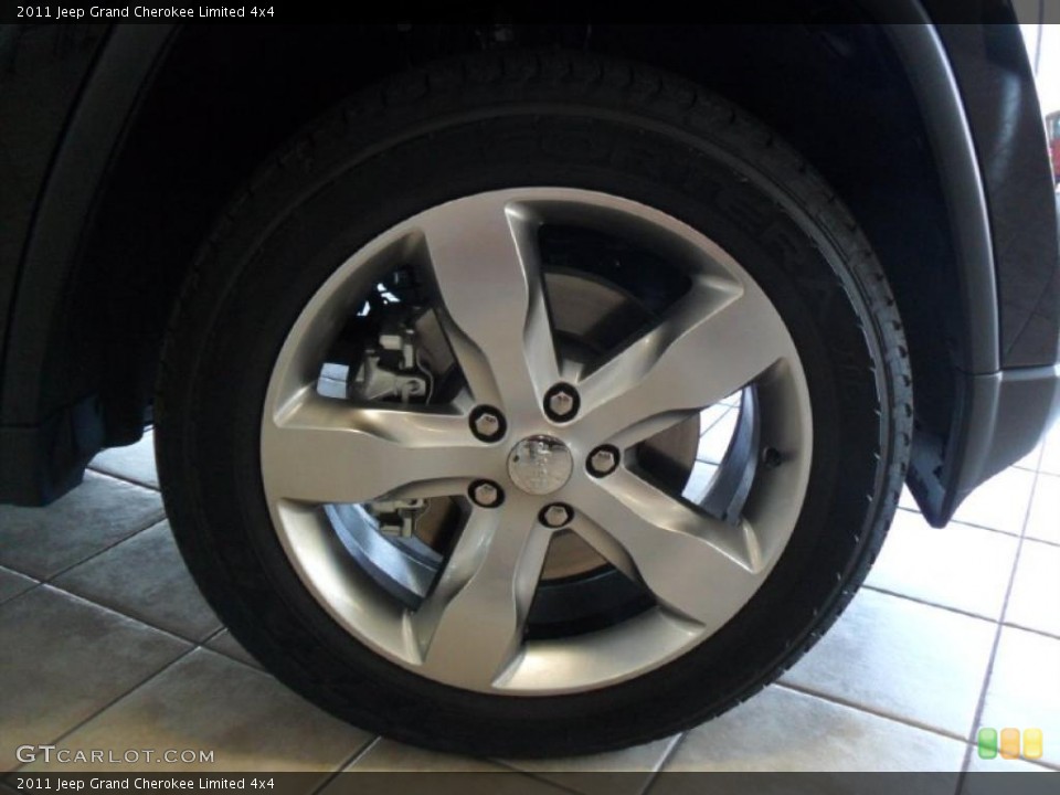 2011 Jeep Grand Cherokee Limited 4x4 Wheel and Tire Photo #39360576