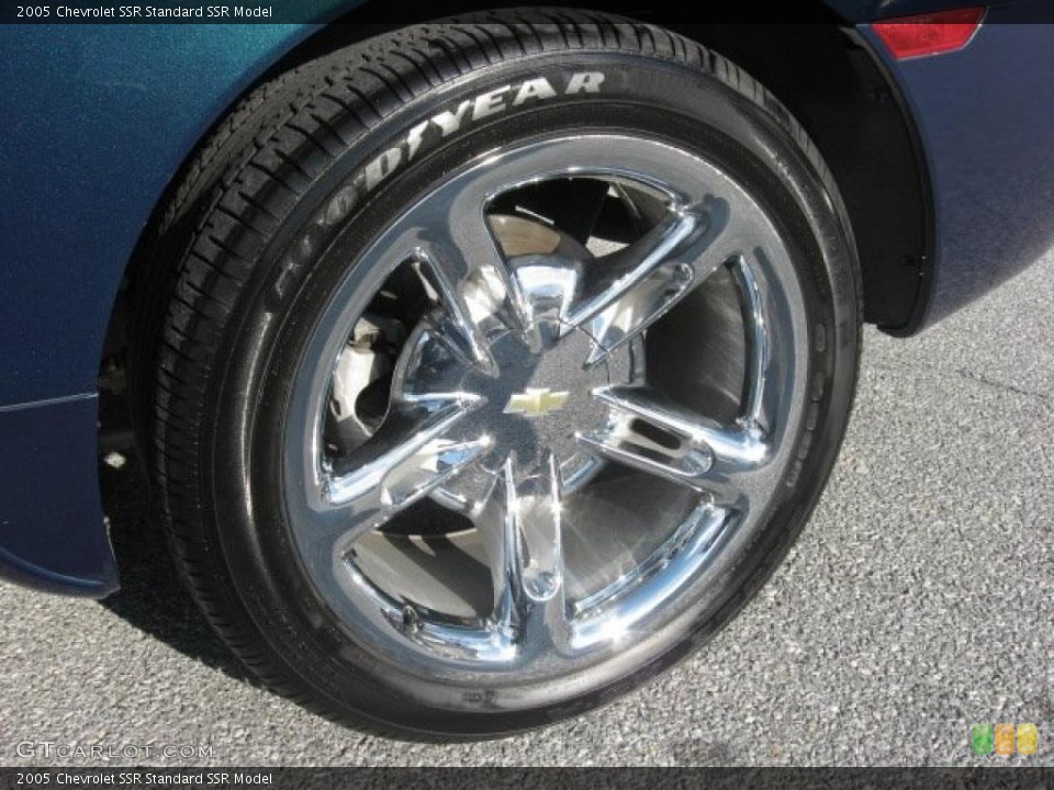 2005 Chevrolet SSR  Wheel and Tire Photo #39400009