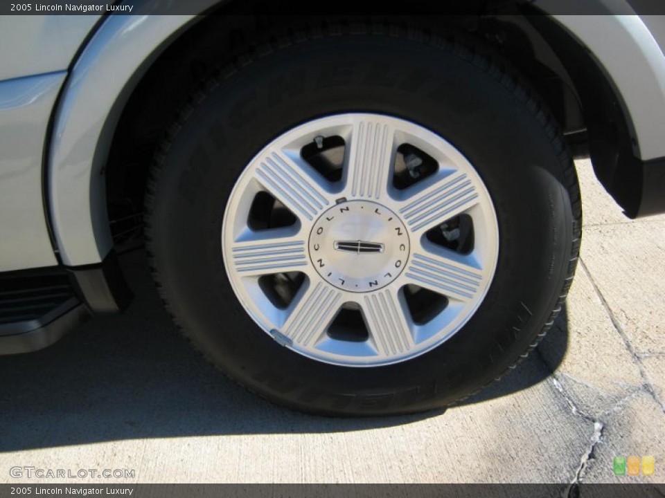 2005 Lincoln Navigator Luxury Wheel and Tire Photo #39435390