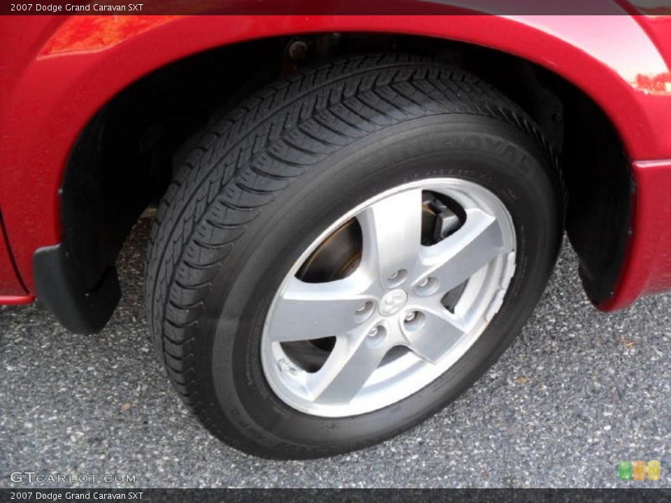 2007 Dodge Grand Caravan SXT Wheel and Tire Photo #39534241