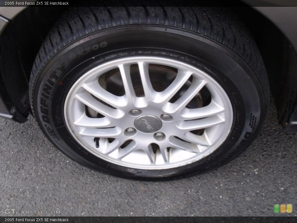 2005 Ford Focus ZX5 SE Hatchback Wheel and Tire Photo #39544506