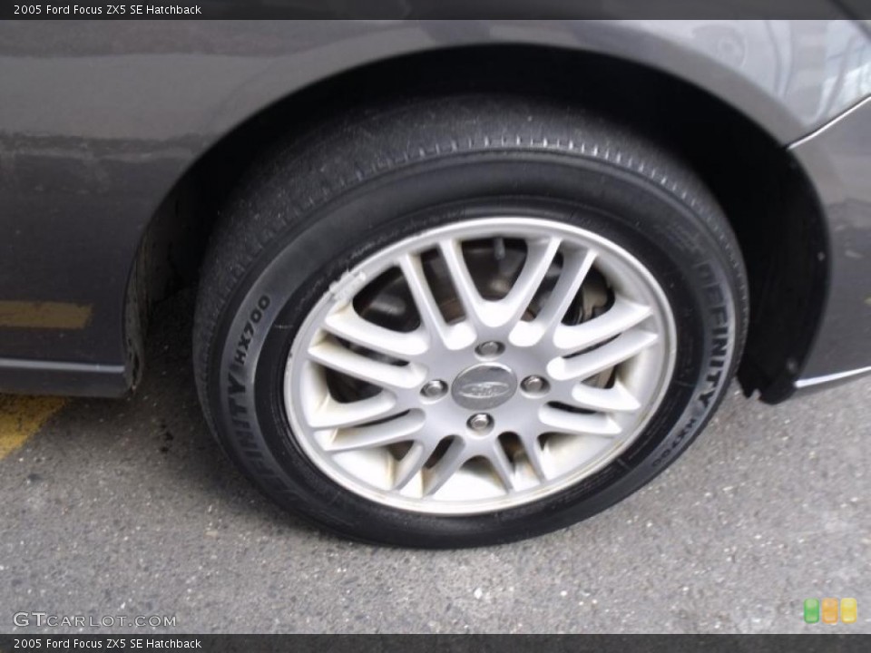 2005 Ford Focus ZX5 SE Hatchback Wheel and Tire Photo #39544522