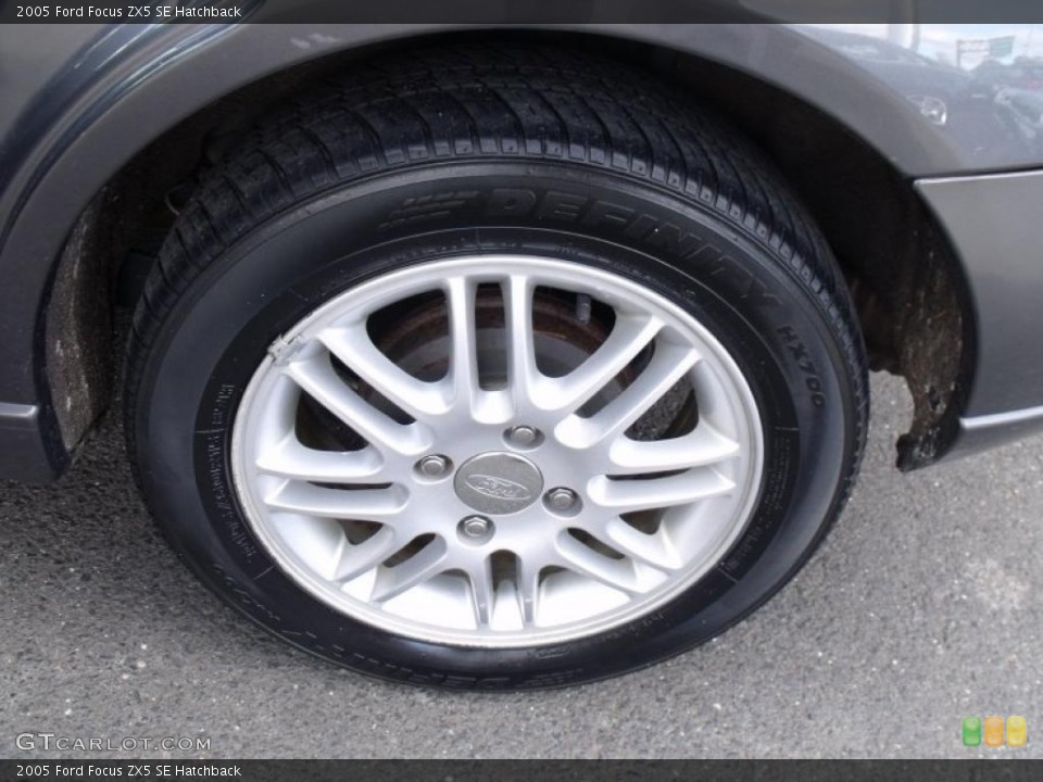 2005 Ford Focus ZX5 SE Hatchback Wheel and Tire Photo #39544562